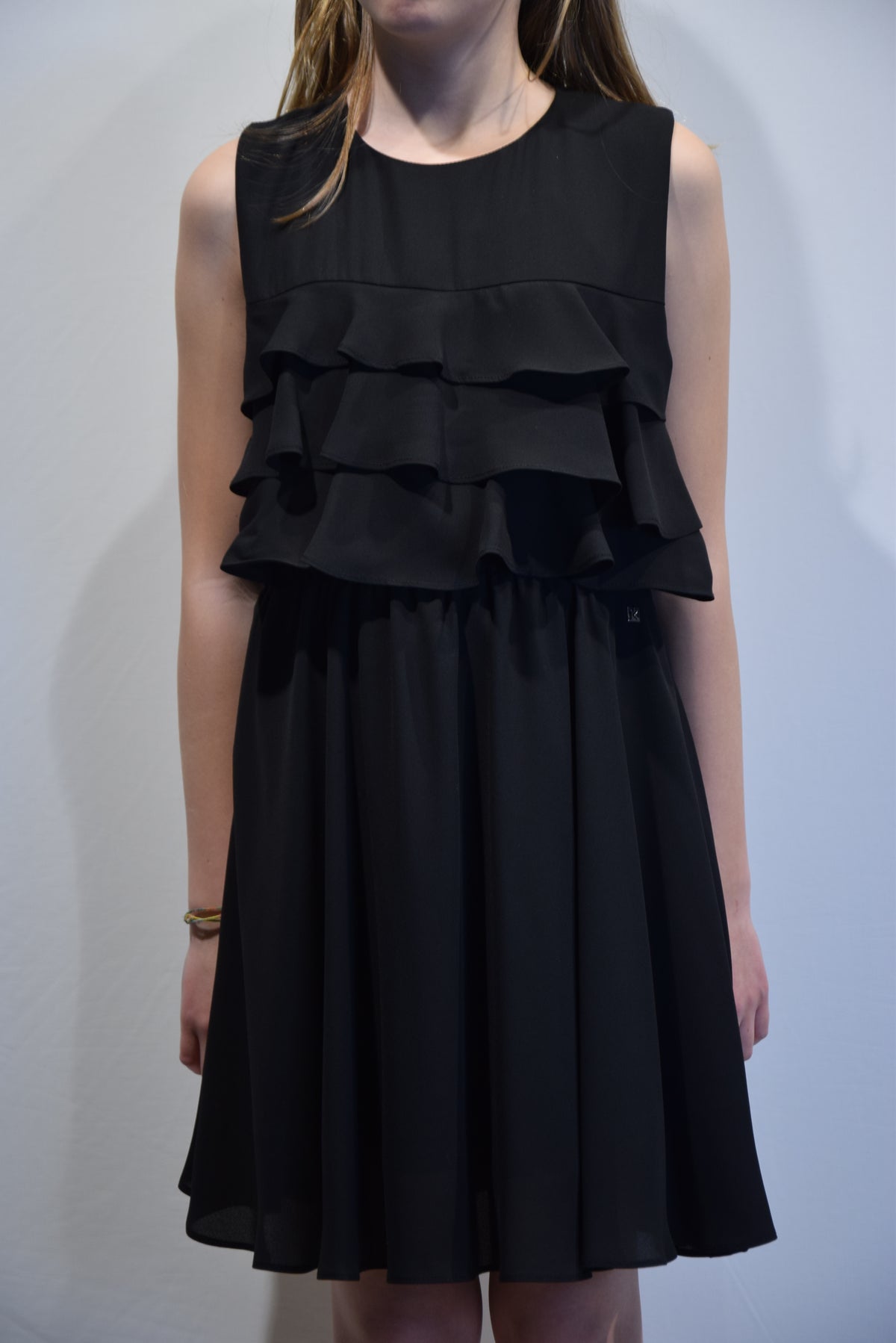 Abito Elegante Nero Smanicato Con Volant