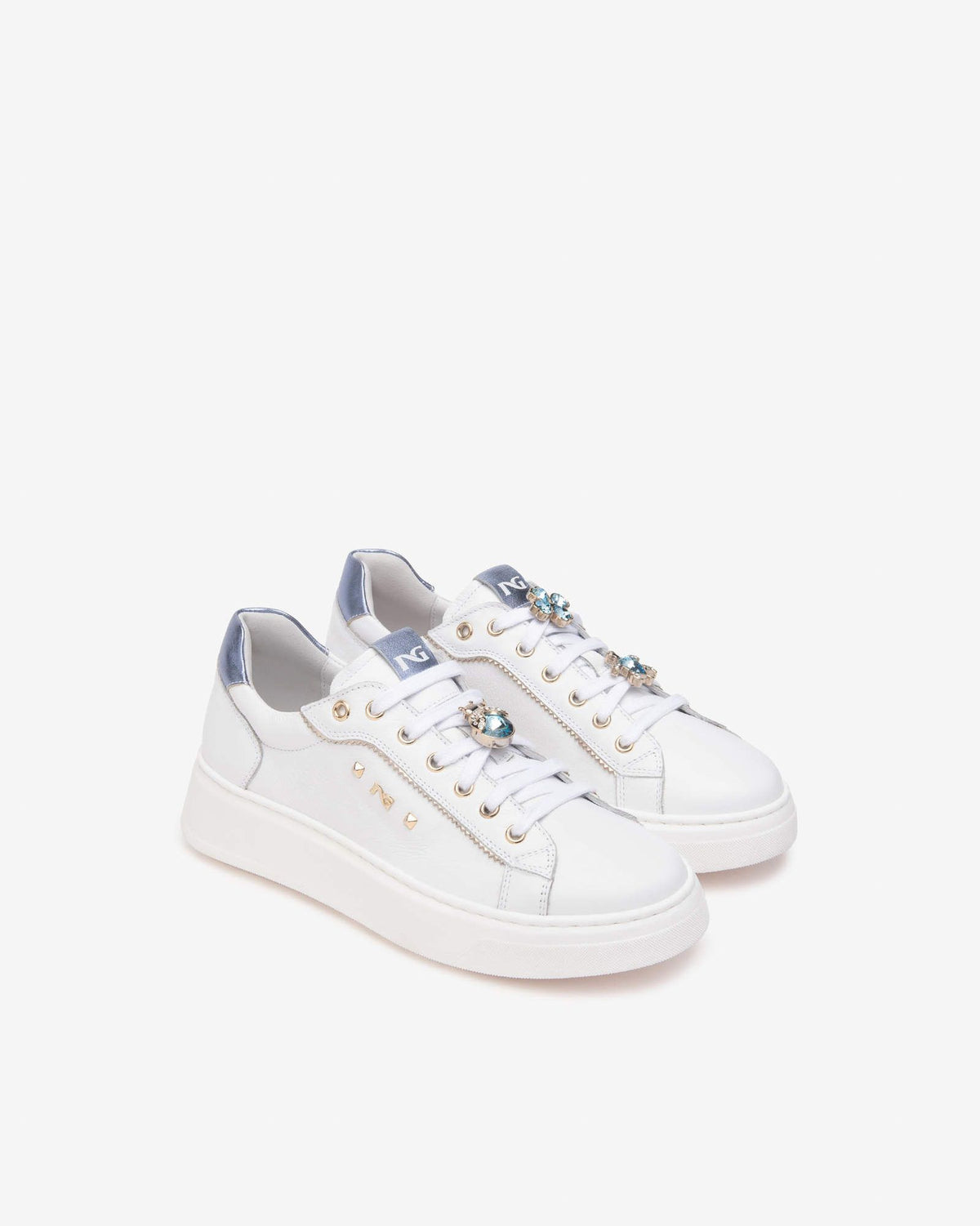 Sneakers Bianca Laccio Con Accessori