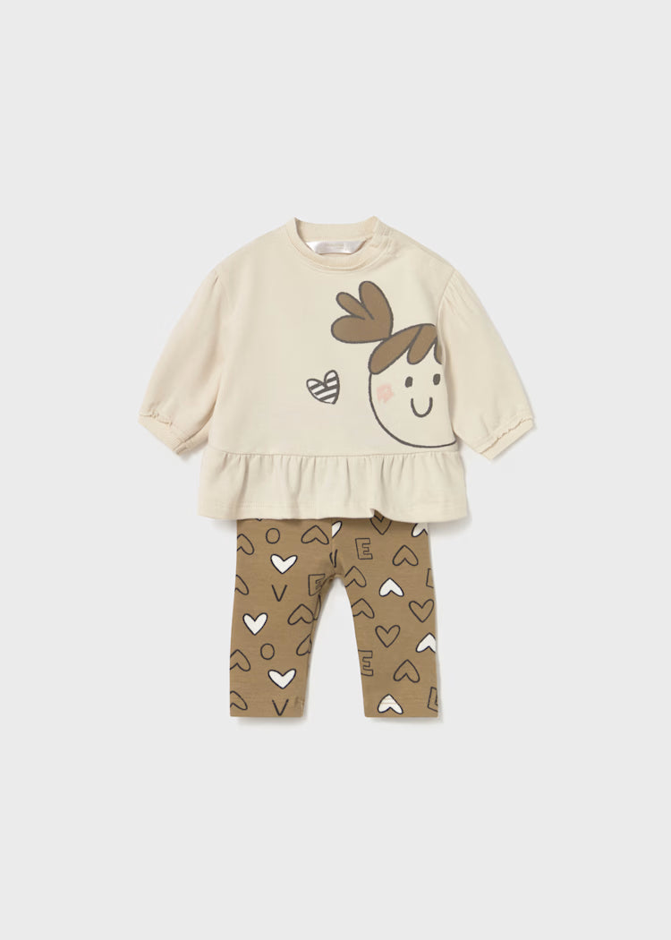 Completo beige con pantalone cuoricini