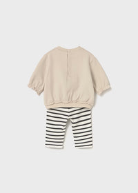 Completo beige con pantalone rigato
