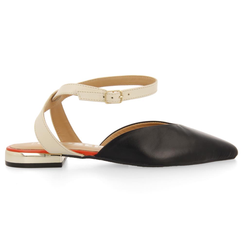 Scarpa Donna Punta Chiusa Nera con Cinturino