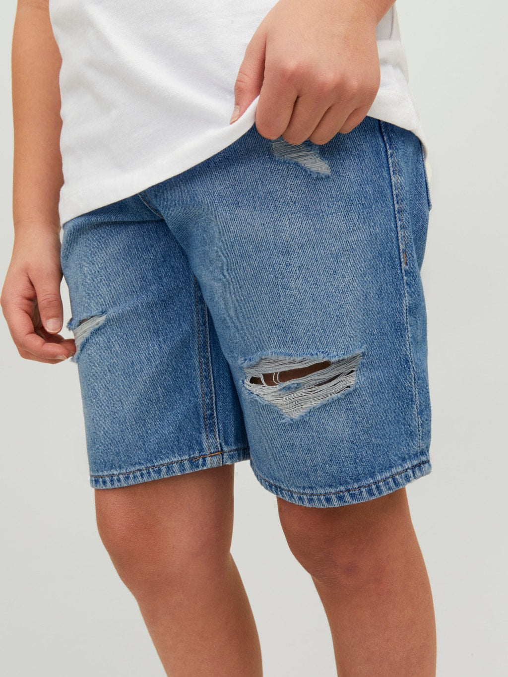 Shorts Jeans Con Strappo