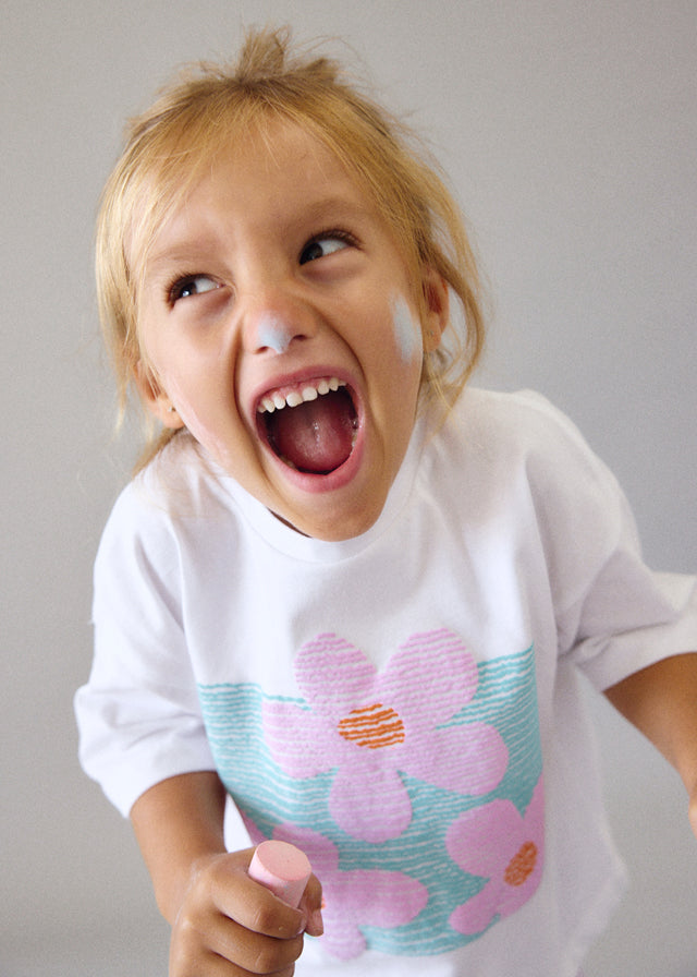 T-Shirt Bianca Con Fiori Rosa