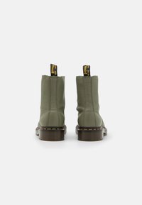 Anfibio 1460 Pascal Forest Green Ambassador