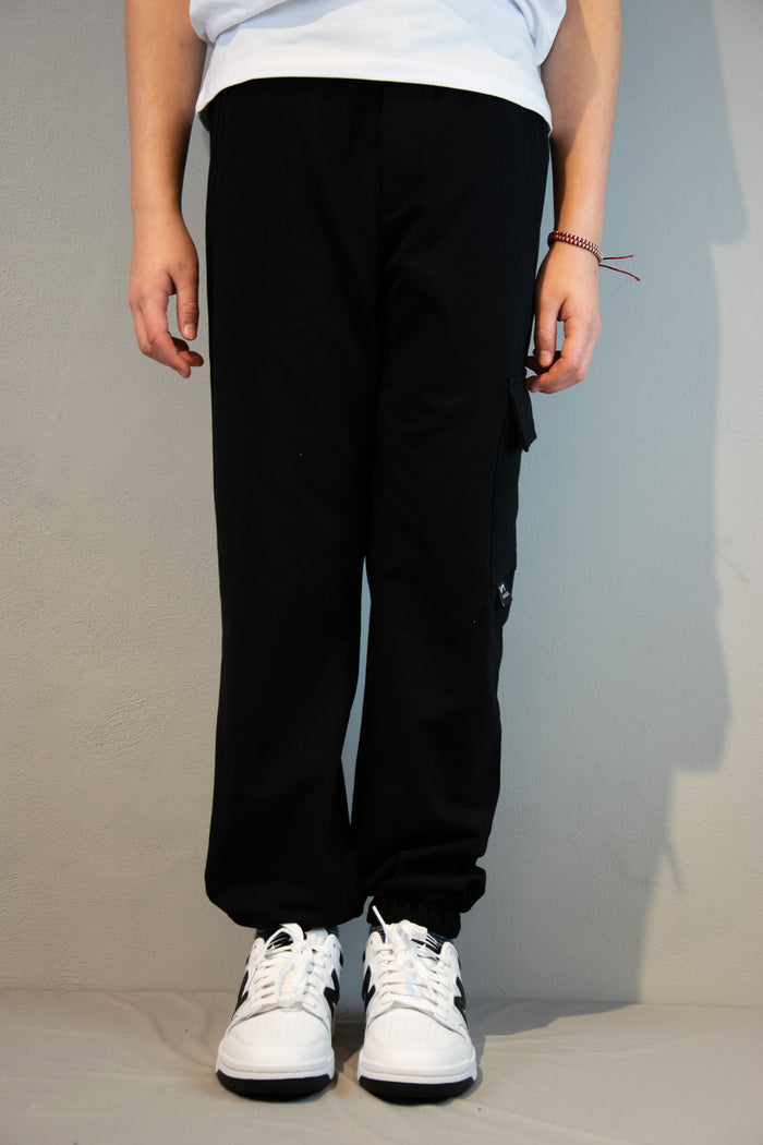 Pantalone Con Tascone Nero