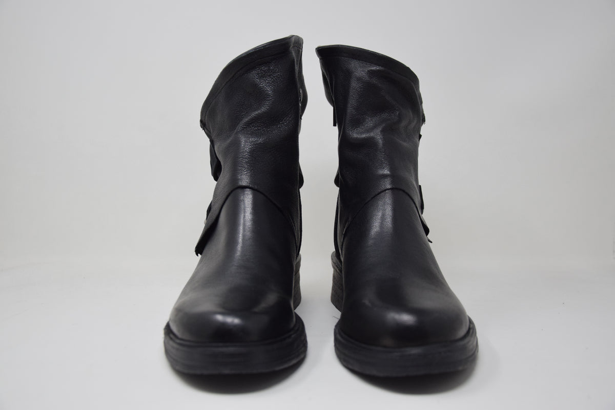 Stivaletto In Pelle Con Fibbie Nero