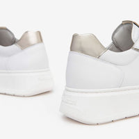 Sneakers Bianca Con Accessori