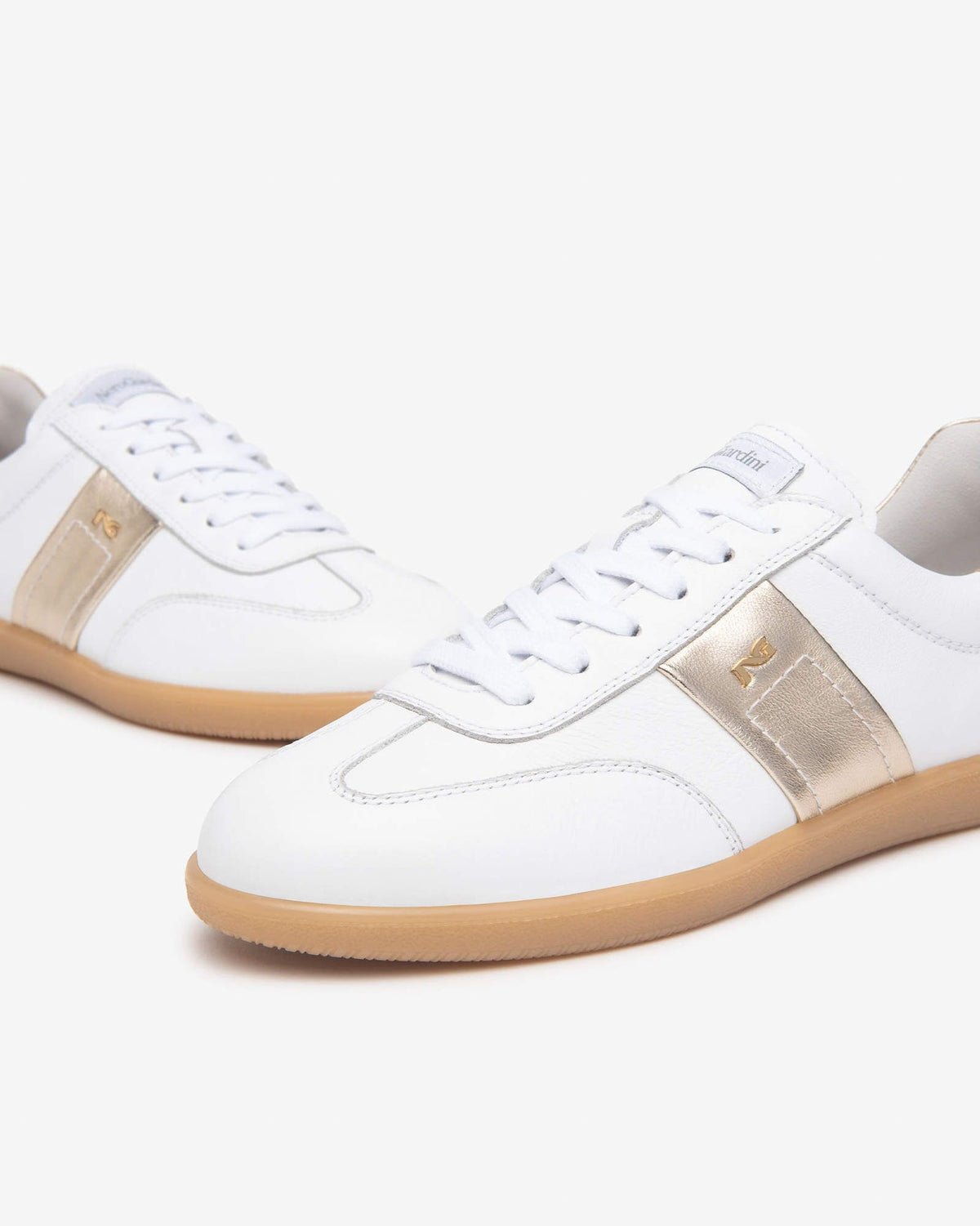 Sneakers Bianca Con Passante Oro