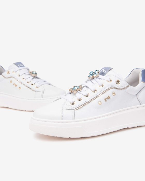 Sneakers Bianca Laccio Con Accessori