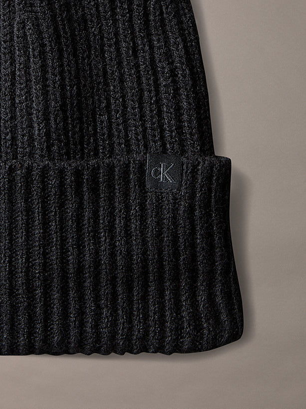Berretto a Coste con Monogramma Ck Black