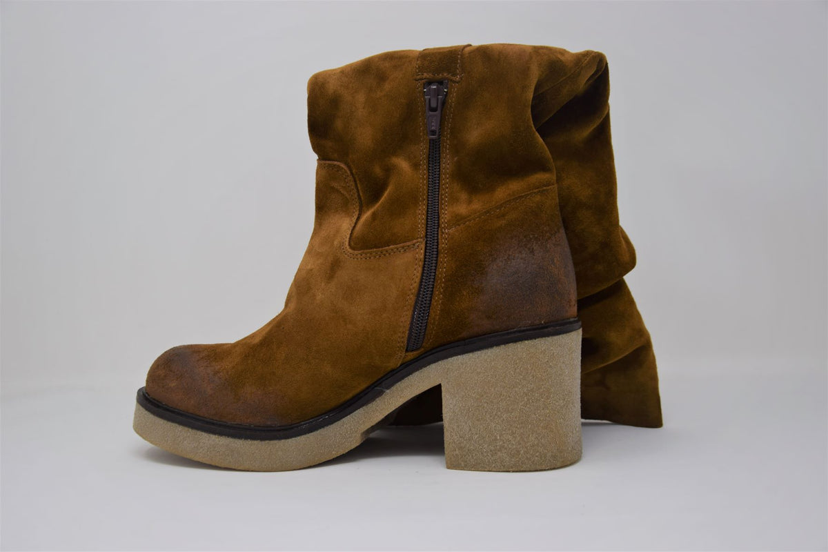 Stivale Alto in Camoscio Marrone