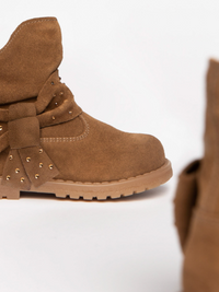 Stivaletto con Fiocco Col. Marrone